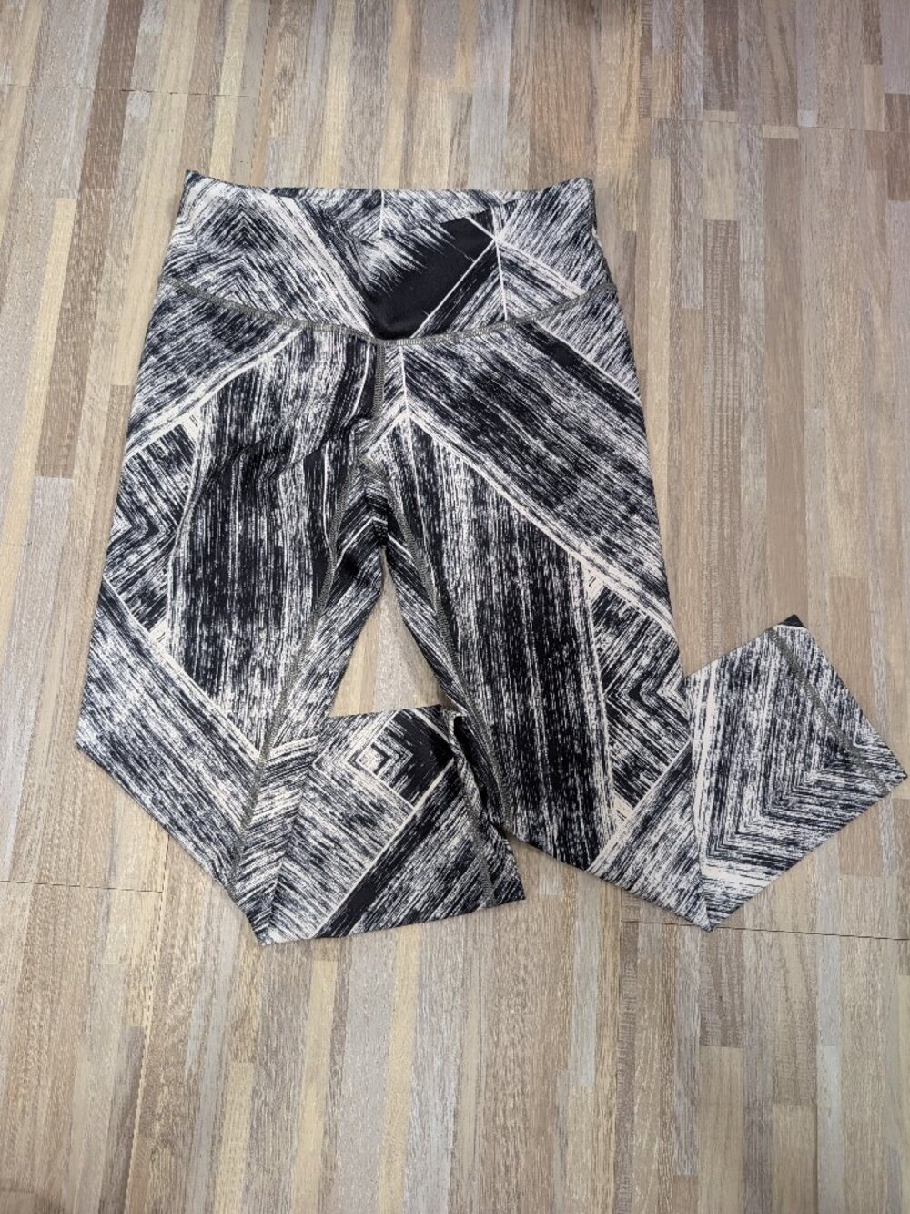 Lululemon Women's Wunder Under Crop II Black & White Athletic Leggings Size 6